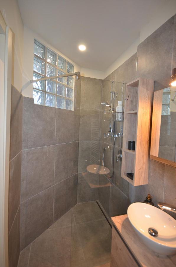 Varennahouse Aston Apt Βίλα Εξωτερικό φωτογραφία