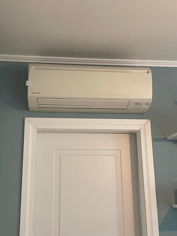 Varennahouse Aston Apt Βίλα Εξωτερικό φωτογραφία